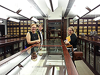 Prof. Julie Sanders (right), Vice Provost of the University of Nottingham Ningbo China visits the University Library